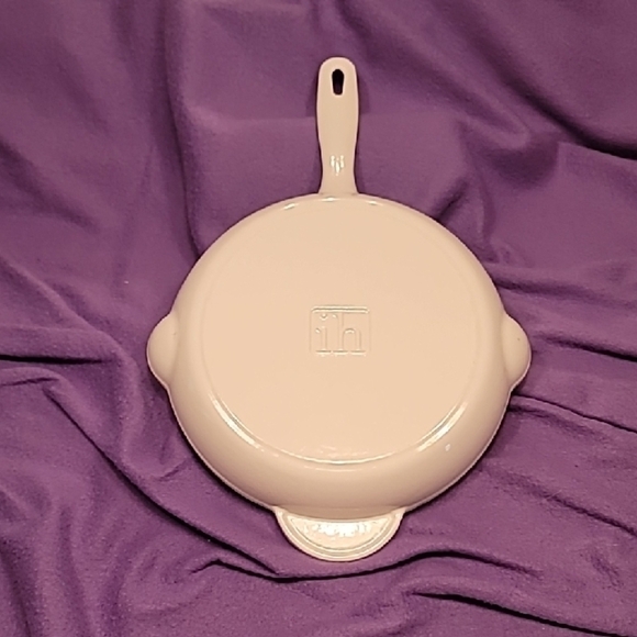 0705. inspired home Bel Fer White Enameled Cast Iron 10.25" Skillet Limited Ed. - Picture 2 of 7